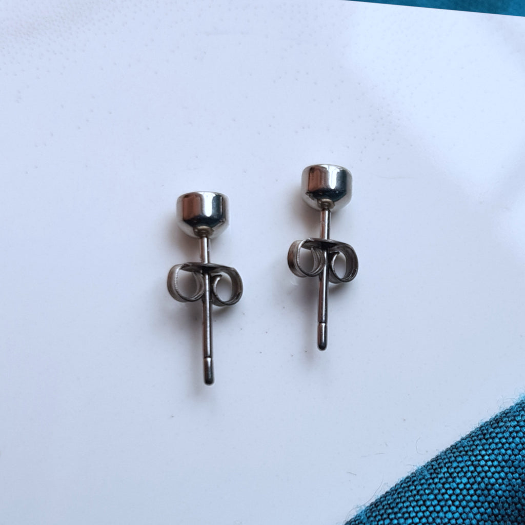 Ethical Lab Grown Diamond and Titanium Stud Earrings – CATLOGIX